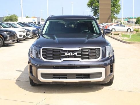 Used 2025 Kia Telluride S FWD image 2