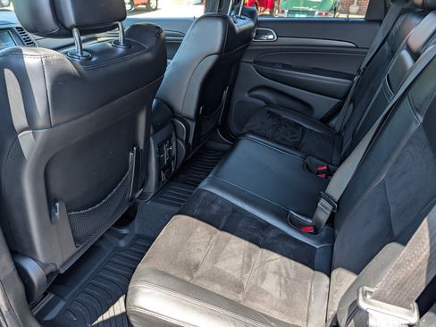 Used 2017 Jeep Grand Cherokee Altitude AWD/4WD image 11