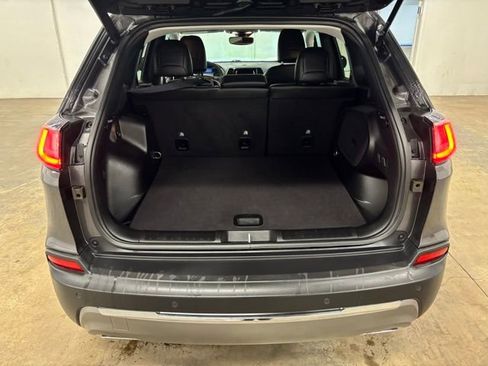 Used 2022 Jeep Cherokee Limited AWD/4WD image 23
