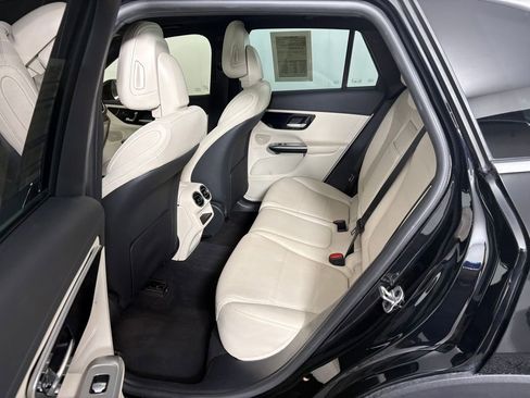 Used 2024 Mercedes-Benz GLC 300 4MATIC image 29