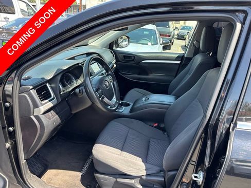 Used 2019 Toyota Highlander LE w/ Carpet Mat Package (TMS) FWD image 15