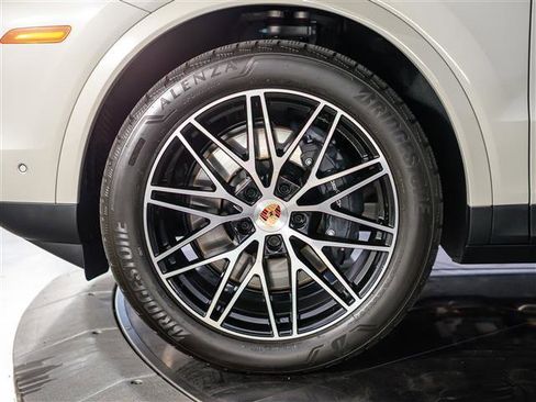 Certified 2026 Porsche Cayenne AWD/4WD image 15