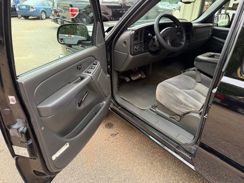 Used 2006 Chevrolet Silverado 1500 LT w/ Light Duty Power Package RWD image 9