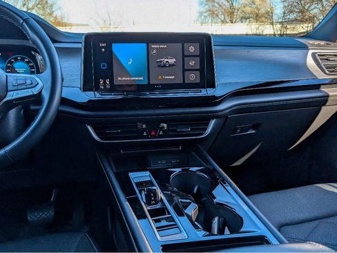 Used 2024 Volkswagen Atlas Cross Sport SE image 19