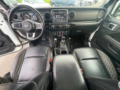 Used 2021 Jeep Gladiator Overland AWD/4WD image 3