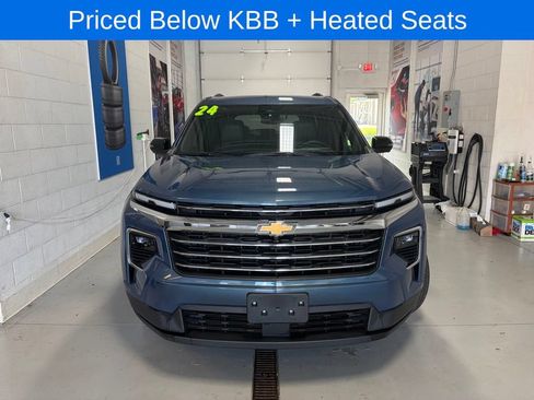 Used 2024 Chevrolet Traverse LT AWD/4WD image 3