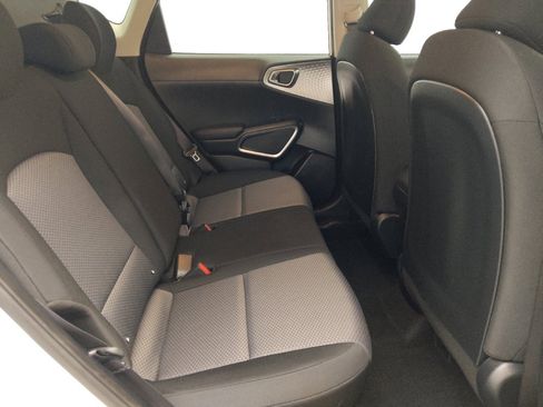 Used 2025 Kia Soul LX w/ LX Technology Package FWD image 19