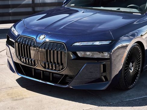 Used 2025 BMW 760i xDrive w/ Executive Package AWD/4WD image 6