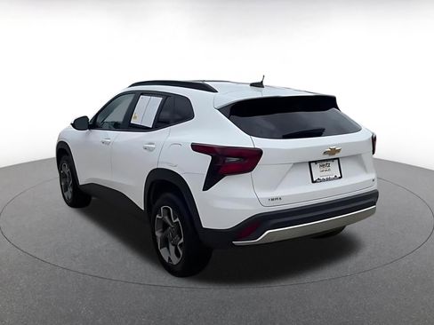 Used 2025 Chevrolet Trax LT w/ LT Convenience Package image 11