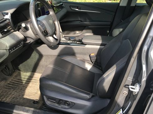 Used 2025 Toyota Camry XLE w/ Premium Package AWD/4WD image 4