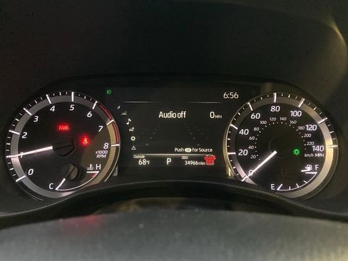 Used 2025 Toyota Highlander LE image 16