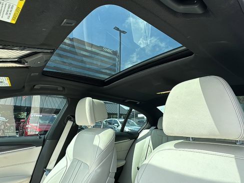 Used 2018 BMW 530e RWD image 16