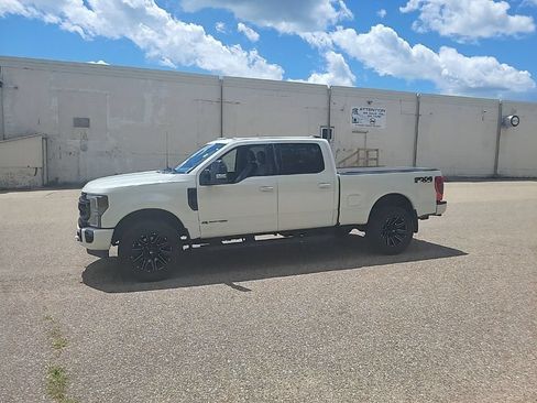 Used 2022 Ford F350 Lariat w/ Black Appearance Package AWD/4WD image 28