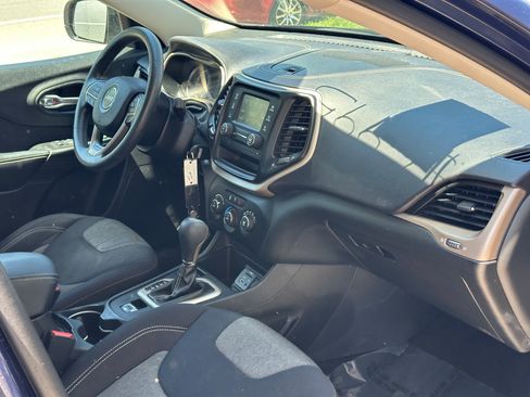 Used 2015 Jeep Cherokee Sport FWD image 25