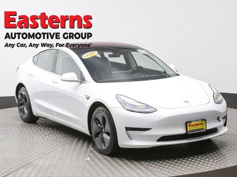 Used 2019 Tesla Model 3 Standard Range image 3