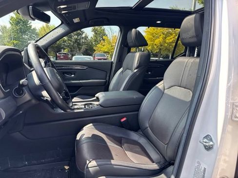 Used 2025 Honda Pilot Black Edition image 9