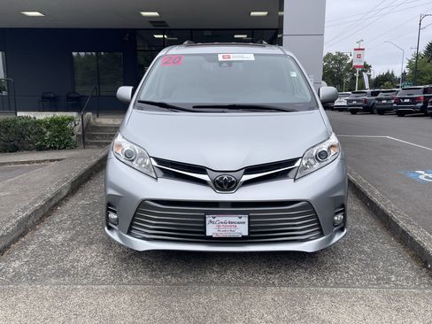 Certified 2020 Toyota Sienna XLE FWD image 2