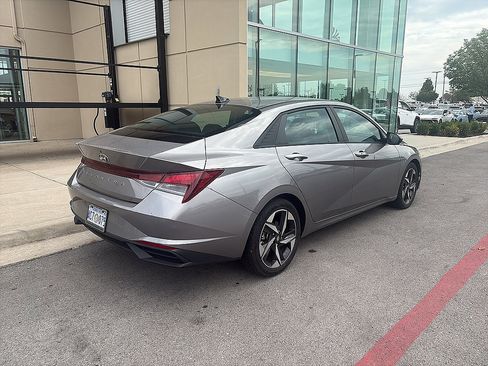 Used 2023 Hyundai Elantra SEL w/ Convenience Package FWD image 5