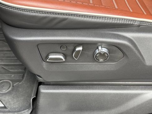 Used 2025 GMC Sierra 3500 Denali Ultimate AWD/4WD image 13