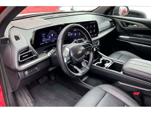 Used 2025 Chevrolet Traverse LT image 14