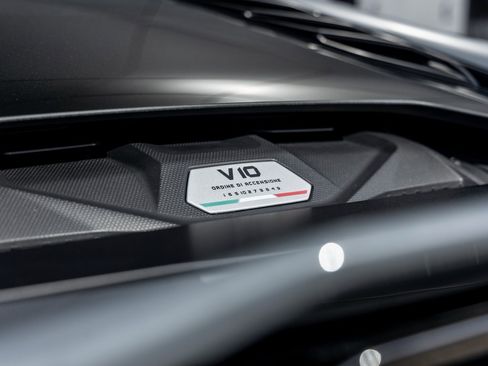 Used 2021 Lamborghini Huracan EVO image 16