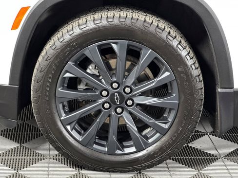 Used 2023 Chevrolet Traverse RS image 28