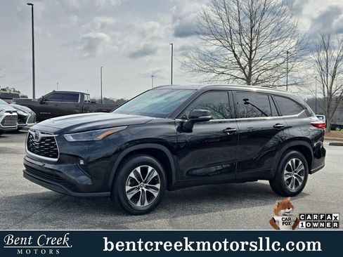 Used 2022 Toyota Highlander XLE image 1