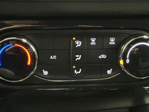 Used 2024 Chevrolet TrailBlazer LT w/ LT Cold Weather Package AWD/4WD image 17