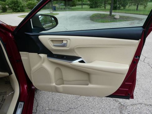 Used 2017 Toyota Camry XLE w/ Moonroof Package FWD image 29