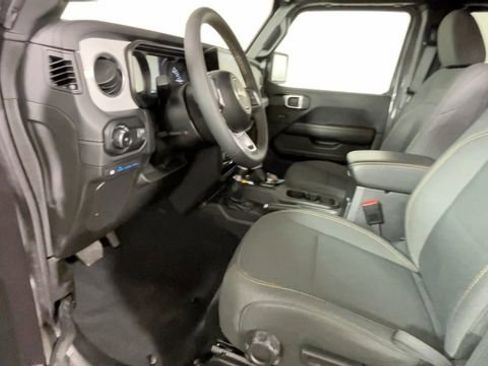 Used 2024 Jeep Wrangler Unlimited Sahara w/ Technology Group AWD/4WD image 19