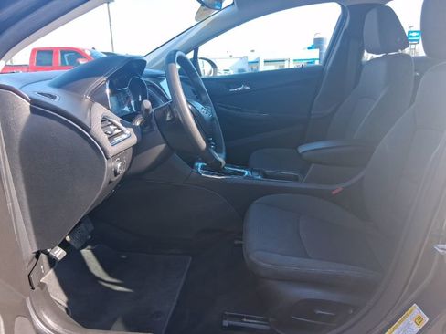 Used 2018 Chevrolet Cruze LT w/ LT Convenience Package image 12