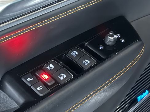 Used 2024 Jeep Grand Wagoneer Series III w/ HD Trailer Tow Package image 21