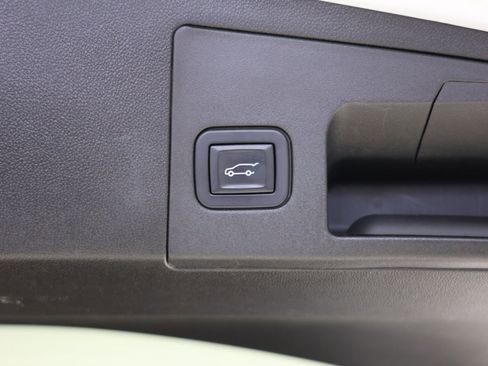 Used 2018 Cadillac XT5 FWD image 29
