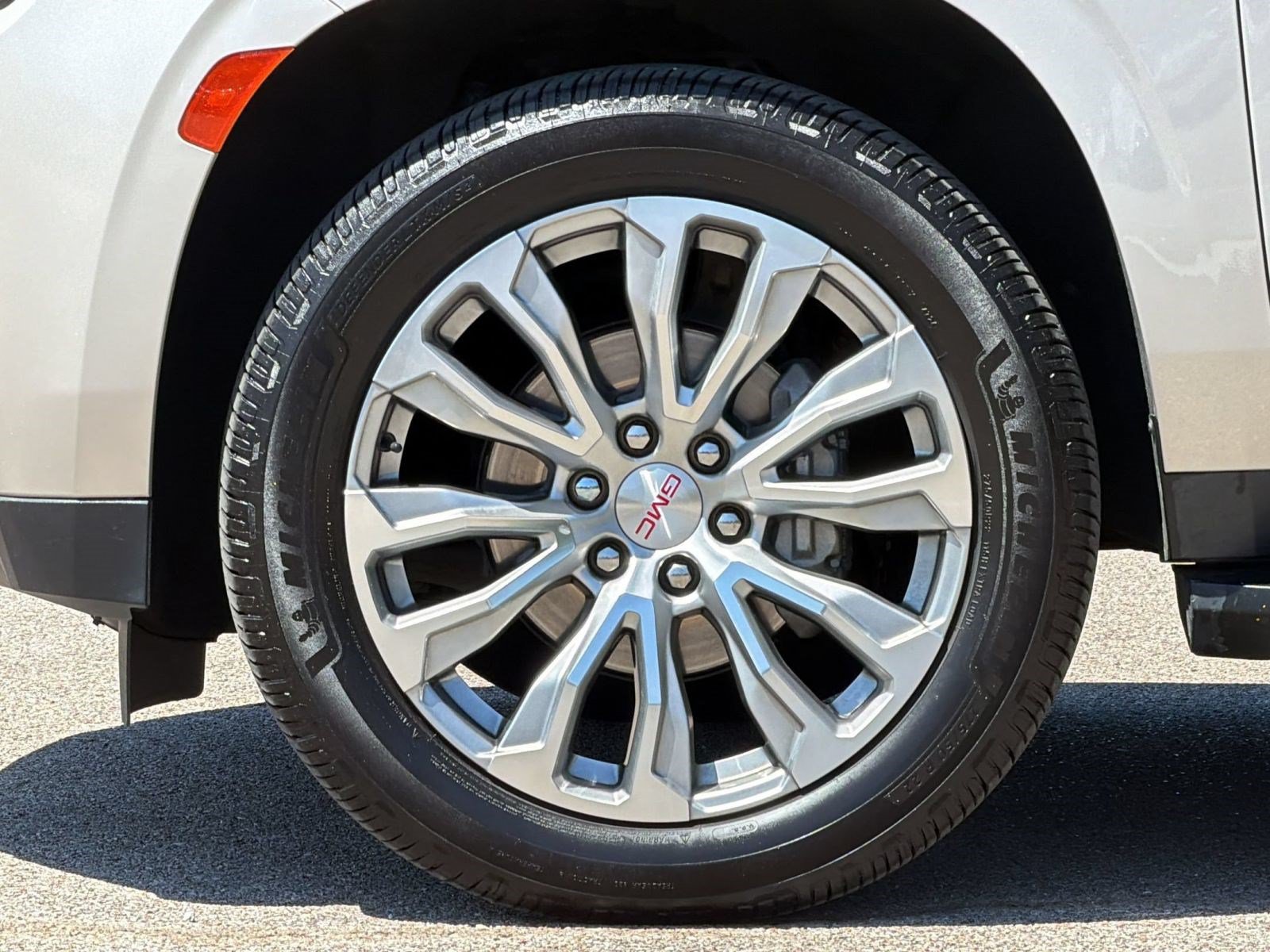 Used 2022 GMC Yukon Denali AWD/4WD image 13