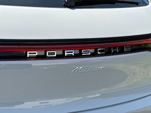 Certified 2024 Porsche Macan AWD/4WD image 31