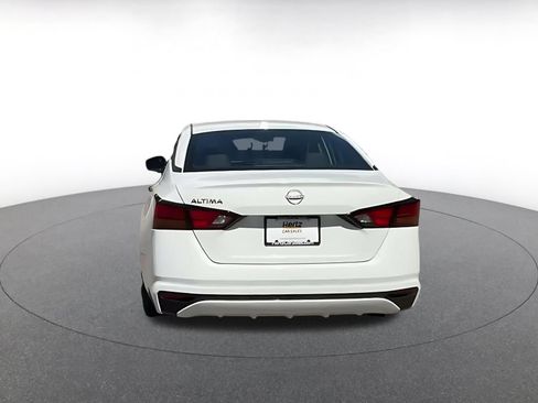 Used 2025 Nissan Altima 2.5 SV FWD image 12