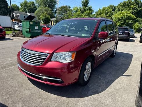 Used 2016 Chrysler Town & Country Touring w/ Driver Convenience Group FWD image 2