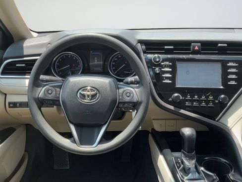 Used 2018 Toyota Camry LE FWD image 13