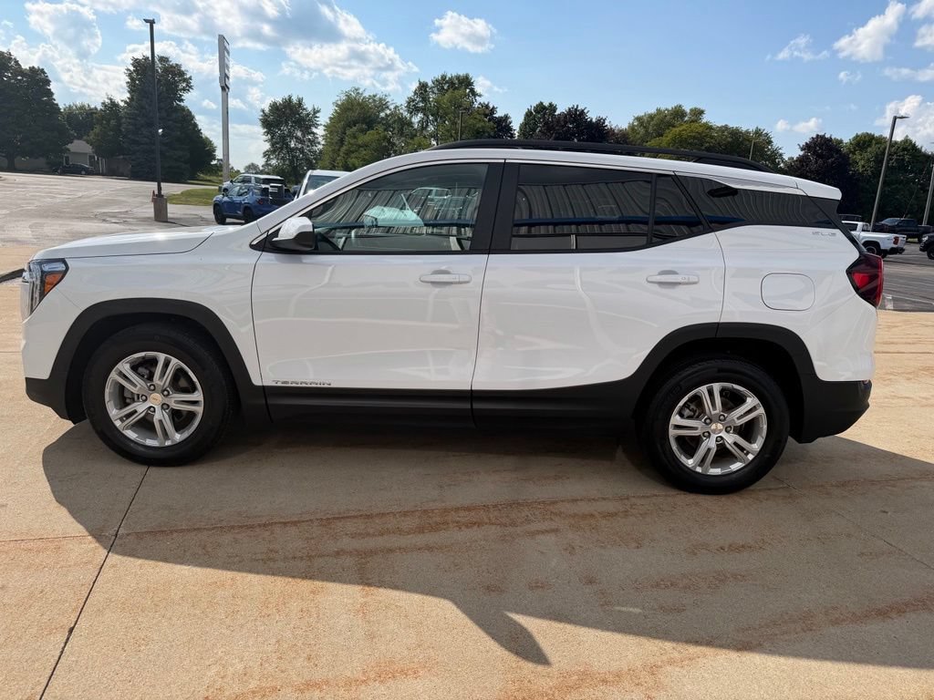 Used 2022 GMC Terrain SLE w/ Driver Convenience Package FWD image 6