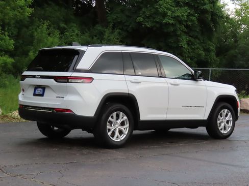 Used 2023 Jeep Grand Cherokee Limited w/ Trailer Tow Prep Group (B) AWD/4WD image 3