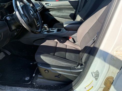Used 2020 Jeep Grand Cherokee Laredo w/ Security & Convenience Group AWD/4WD image 5