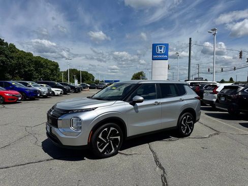 Used 2022 Mitsubishi Outlander ES AWD/4WD image 1