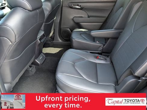 Used 2025 Toyota Highlander XLE AWD/4WD image 13