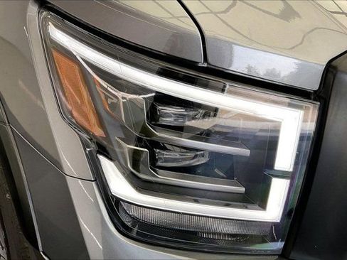 Used 2024 Nissan Titan PRO-4X w/ Pro-4x Convenience Package AWD/4WD image 28