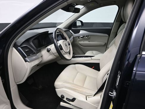 Used 2016 Volvo XC90 T6 Momentum w/ Vision Package image 9