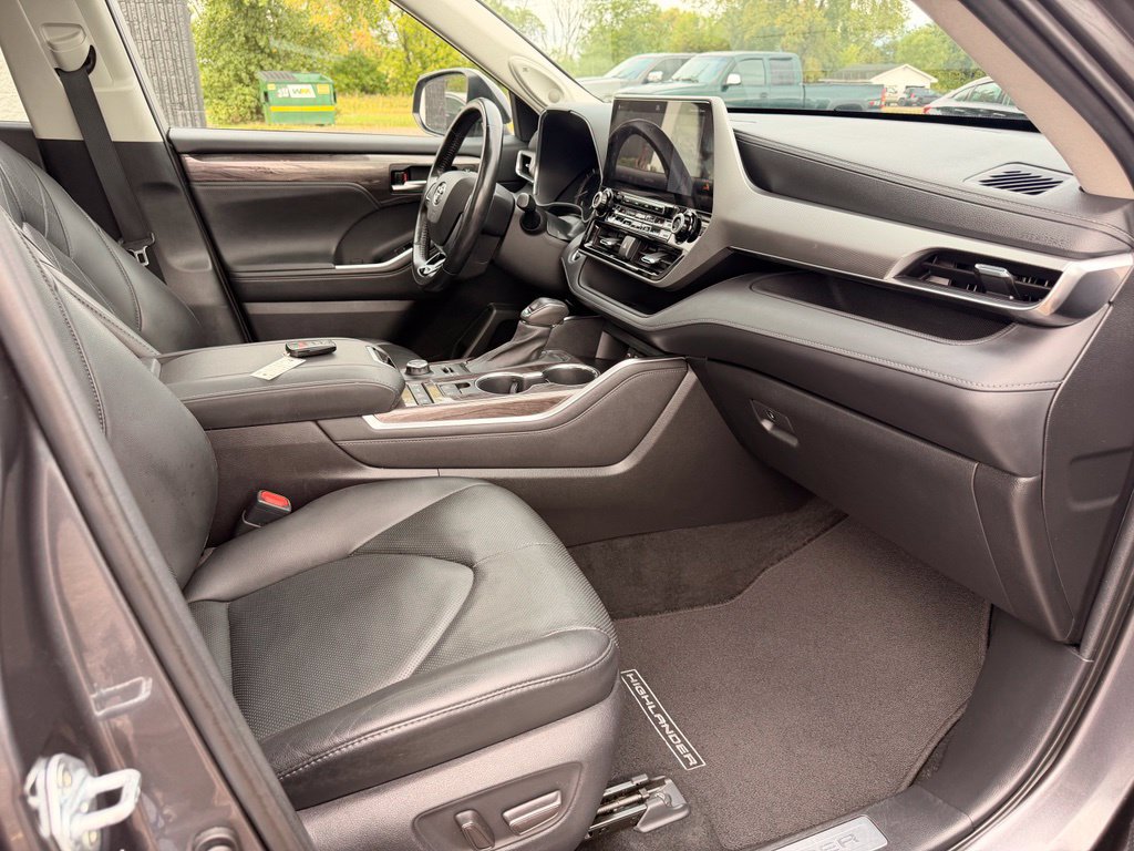 Used 2021 Toyota Highlander Platinum AWD/4WD image 33