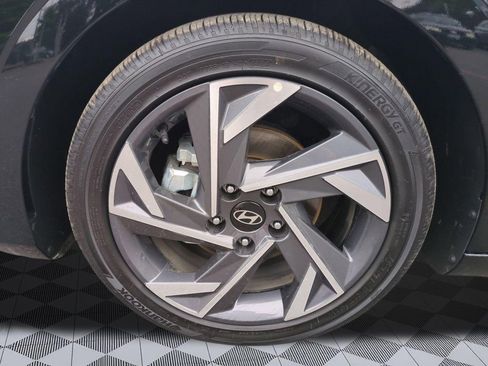 Certified 2025 Hyundai Elantra SEL FWD image 30