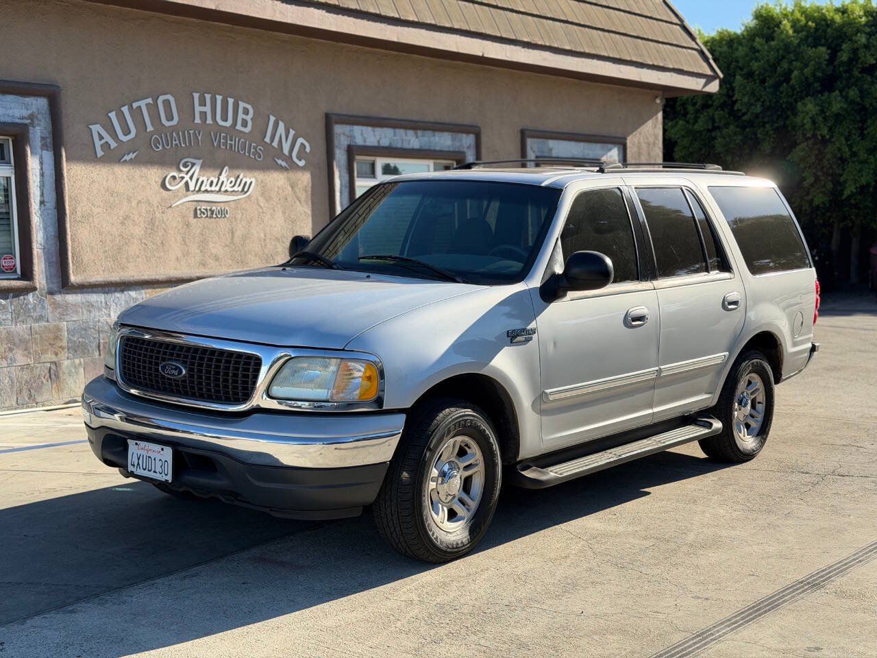 Used 2002 Ford Expedition XLT RWD image 1