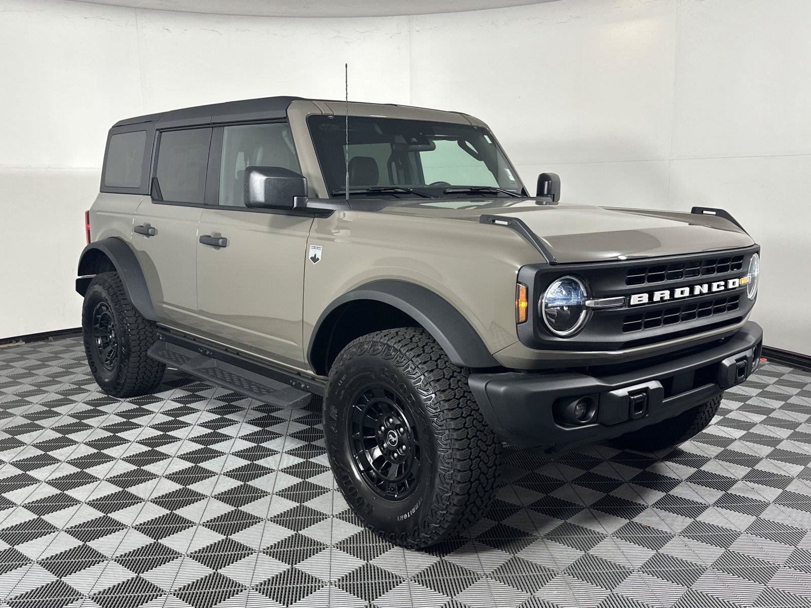 New 2026 Ford Bronco Big Bend w/ Black Diamond Package AWD/4WD image 1