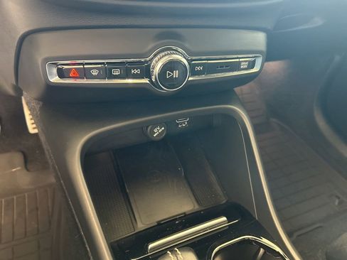 Used 2022 Volvo XC40 T5 R-Design w/ Advanced Package image 44